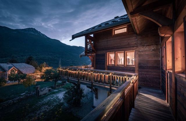 Large traditional alpine Chalet close to slopes with fantastic views