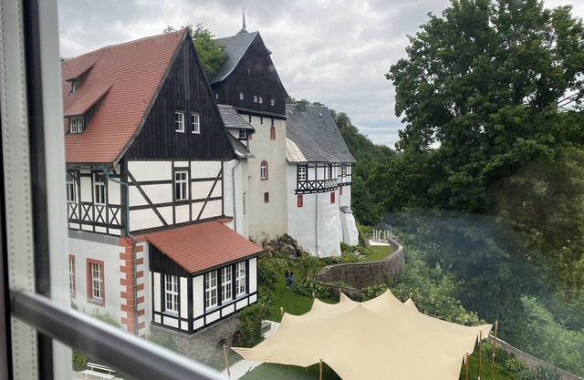Large vacation apartment right next to Rauenstein Castle
