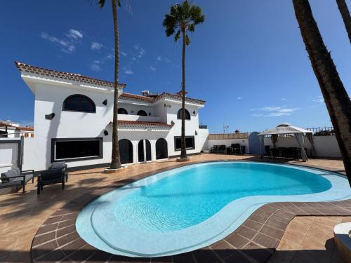 Large Villa in Maspalomas with Huge Private Pool & Gym