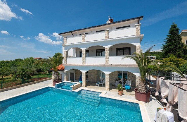 Large Villa with Private Pool in Medulin