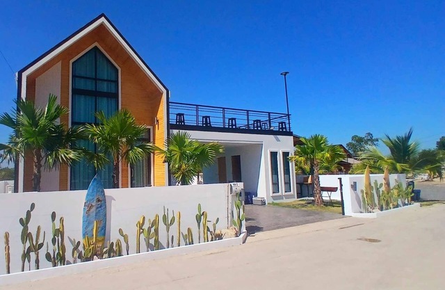 Large villa with private pool, 600m from Mae Rumphueng beach and near Koh Samet