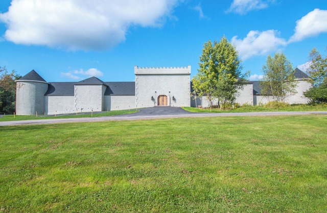 Largest VRBO in the world! 18 bedrooms, 26 bathrooms, 3 pools, sleeps 44+