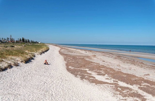 Largs Bay 'Oasis' - Jetty Views - Beach - A walk to the beach