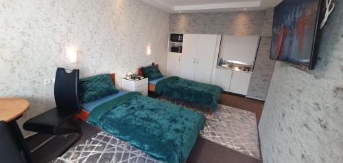 Larisa's Nr 11 mit Parkplatz