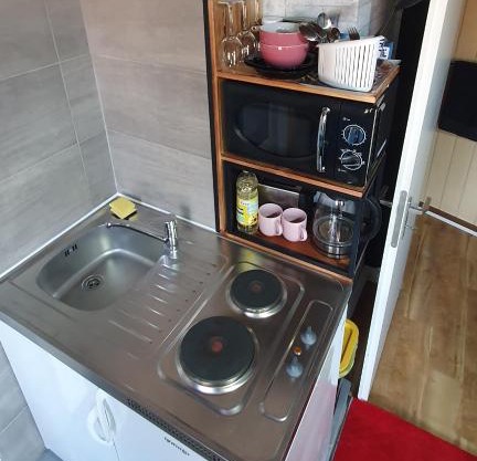 Larisa's Nr 12 mit Parkplatz