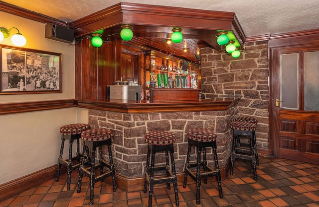 Larkins Pub Restaurant and B&B