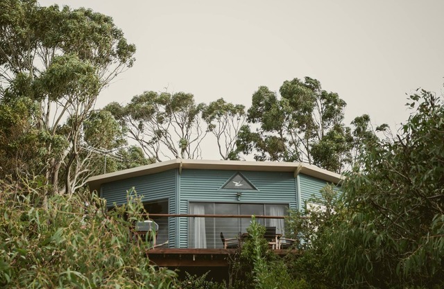 Larus Waterfront Cottage