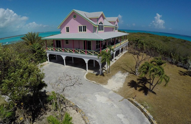 Las Breezes 5 Bedroom Villa, With 1/2 Mile Private Beach On Hooper's Bay
