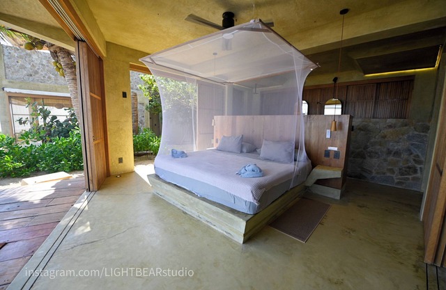 Las Olas, spacious beach front room with infinity pool and spectacular views