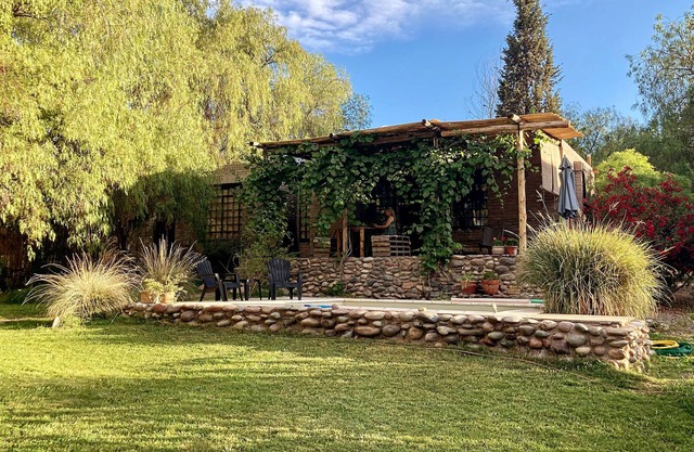 Las Pircas, country house with private pool, surrounded by wineries and vineyards.