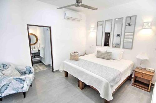 LAS VUELTAS - 2 Minutes to Beach w/Pool, Patio & Grill