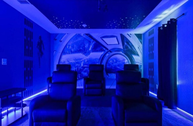 Last Min Available! 9bdr/5ba, Disney Villa! 11 Minutes to Disneyworld,Pool & Spa