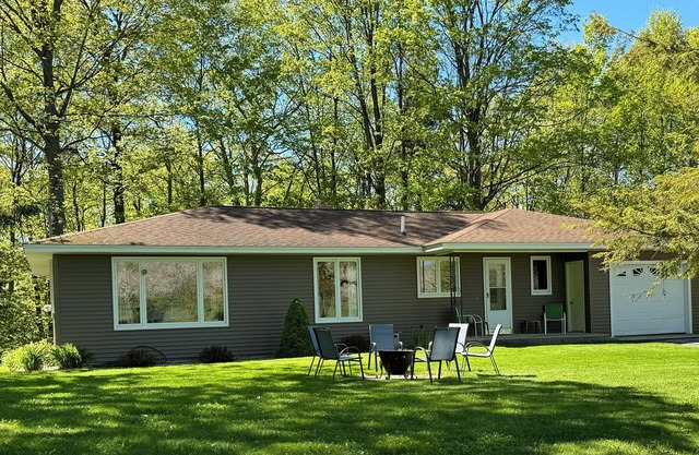 Last minute discounts at our 2 Bedroom 1.5 bath close to Leland and Suttons Bay