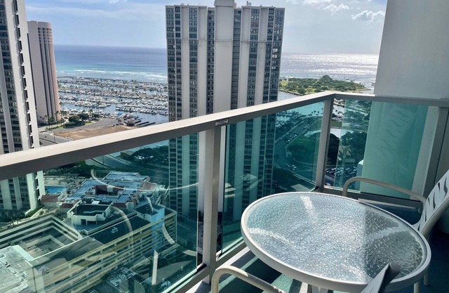 Last Minute Spacial! Oceanview's on 31st Flr