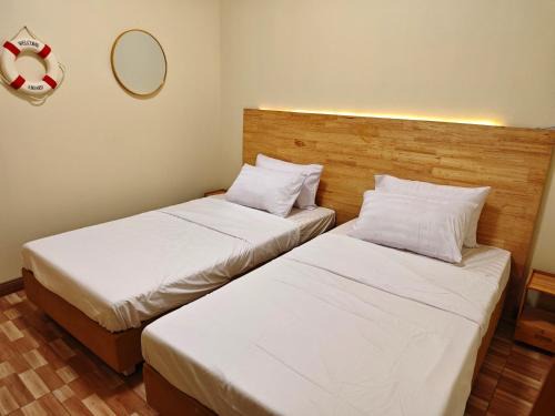 latitude 13 Room & breakfast