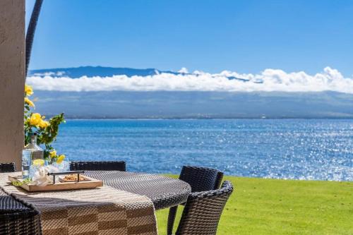 Lauloa 105 · LOA 105 2BD OceanFront Getaway w AC Pool
