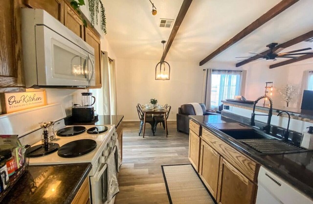 Laura Way · Peaceful, 3BR+King Home W/BBQ, Fire Pit & Huge TV!