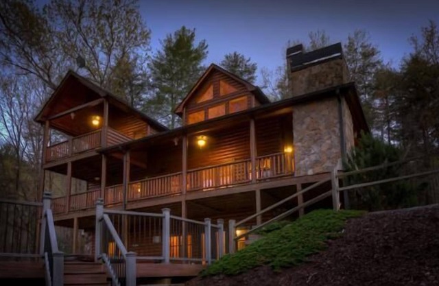 Laurel Valley Lodge- Pet Friendly | Outdoor Fire Pit & Fireplace | Game Room