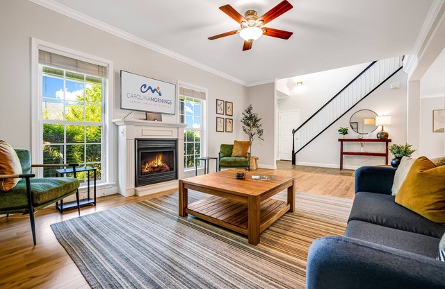 Lauren Peak | Hot Tub, Views, Fire Pit + Game Room 🐾 + Biltmore Pass, nr AVL