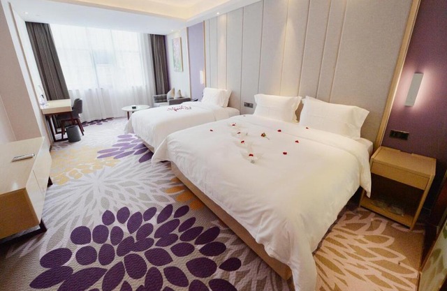 Lavande Hotel Xingyi Jushan Avenue