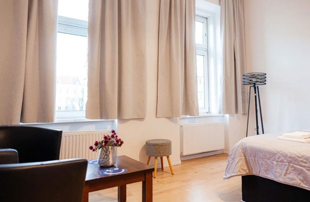 LAX Apartments One-bedroom apartment