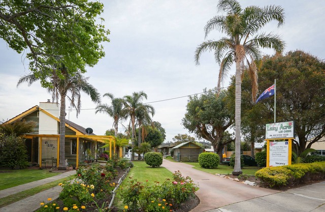 Lazy Acre Log Cabins