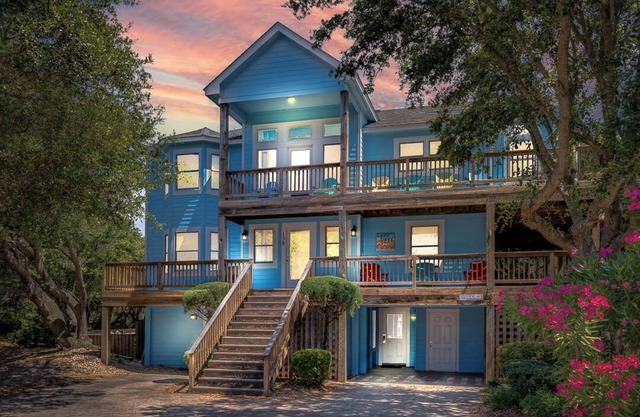Lazy Dayz | 620 ft from the beach | Private Pool, Hot Tub | Duck
