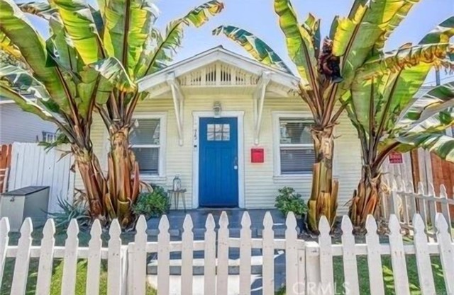 LBC Paradise bungalow w/AC -5 min from beach Dog friendly! 🐶