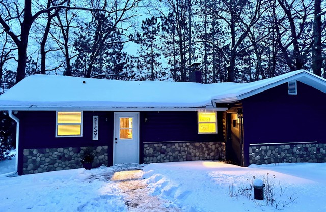 LCO Lakefront Cabin, October available-Discounted for the Fall, Winter, & Spring