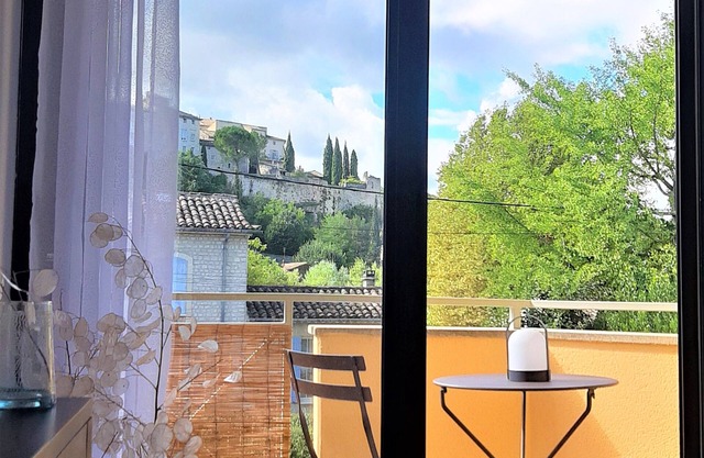 LE CEDRE * quiet apartment with loggia and garage close to downtown