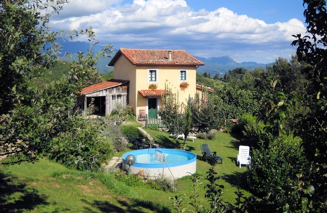 Le Lunghe is a restored cottage in beautiful Tuscany 5 mins walk to restaurant