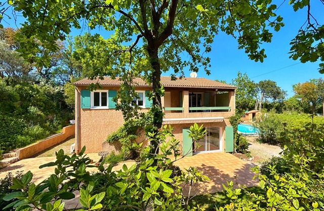 Le Mas Saint Jean (gîte for 4 people) at the gateway to the Gulf of Saint Tropez.