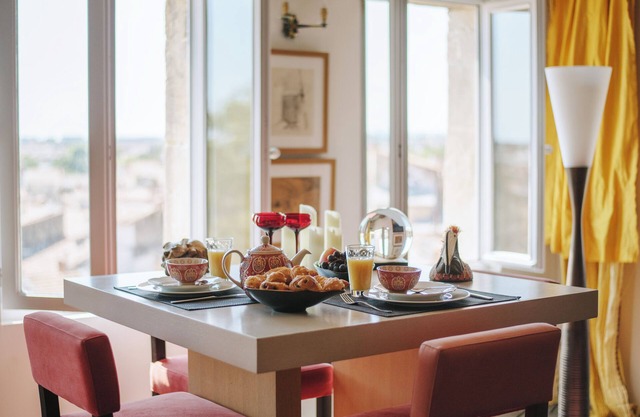 Le Nid Exotique: views over the rooftops of the city center