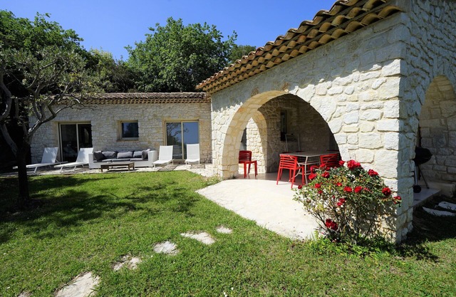 Le petit Mas, heated pool (April to October), sea and hills views