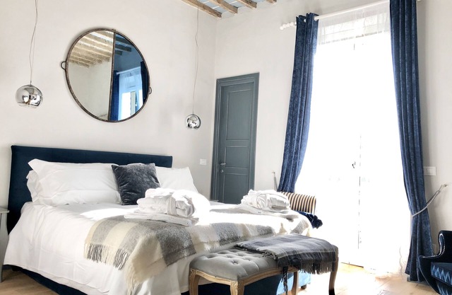 "Le Porte San Frediano 2: Florentine Elegance at a stone's throw from the Heart of the City"
