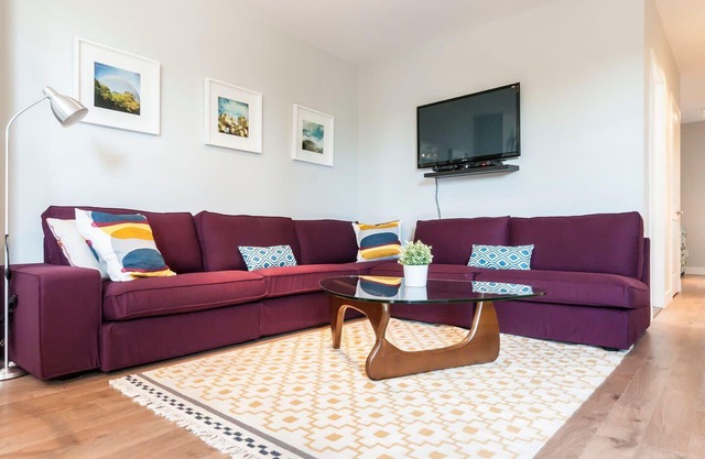 Le SKY : Spacious Apartment in the Heart of the Plateau with Private Deck