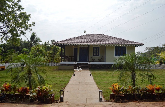 Leaf Exotica Bungalow At Alibag