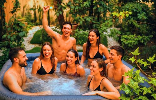 Leonardo House Pisa giardino piscina idromassaggio riscaldabile casa indipendente posizione centrale a pochi passi dalla stazione