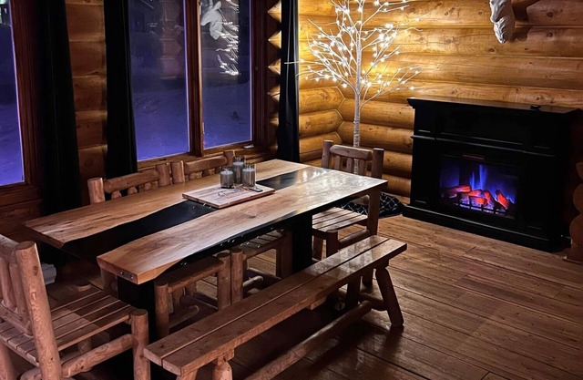 les chalets en bois rond disponibles à la location en toute saison.