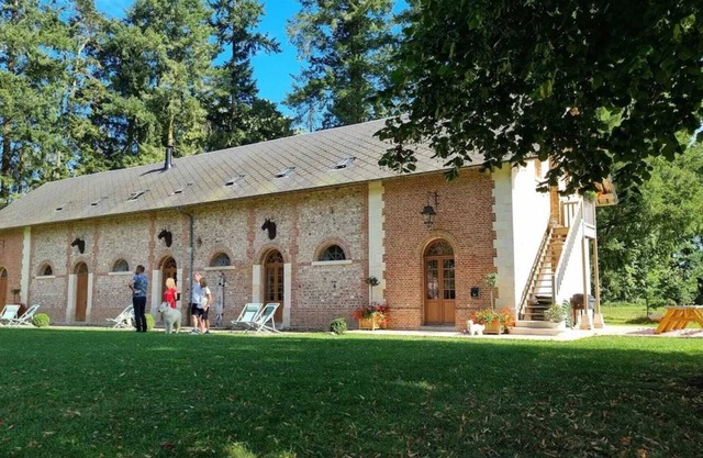 Les Ecuries du Château de Brumare" group gite