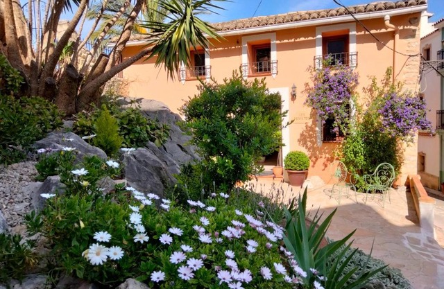 Les Penyetes Boutique Bed and Breakfast