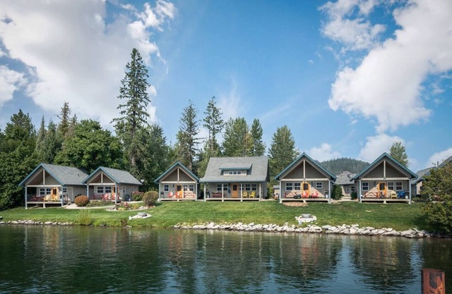 Let your cares drift away at "Summer Breeze" and enjoy lake life on Lake Pend Oreille!