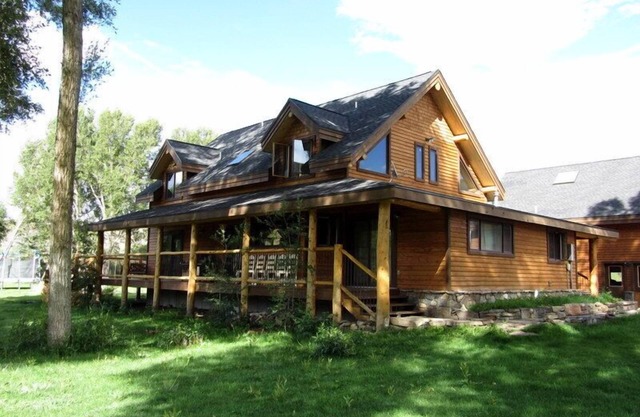 Lg. Gathering place-Privacy 7 bdr, 4.5 bth-Ride your 4 wheeler-BLM from our home