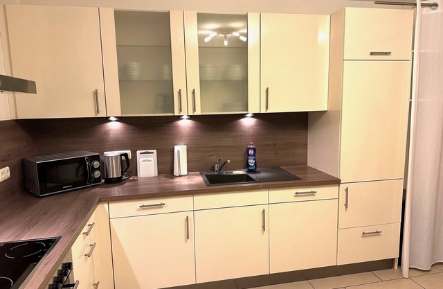 Liebevoll Eingerichtete Ferienwohnung mit Überdachter Terrasse in Ruhiger Lage