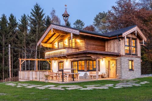 "Liebler Alm" - Luxus Ferienhaus - Alpine Eleganz trifft Outdoor-Jacuzzi und Zirbensauna