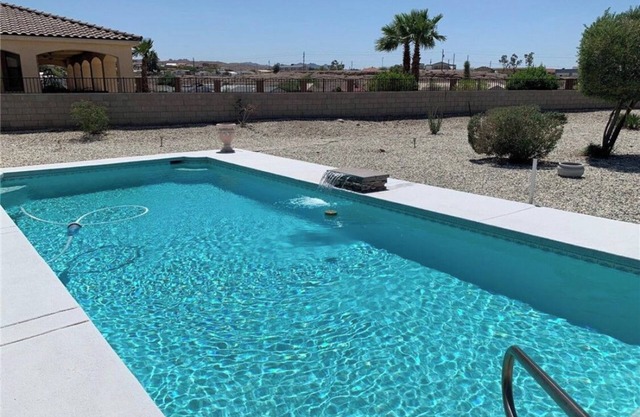 Life is Better on the River Snowbirds are Welcome-message for monthly rates.