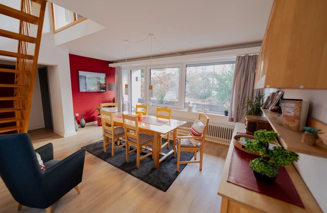 Light-flooded architect house in a quiet location FeWo "Red"