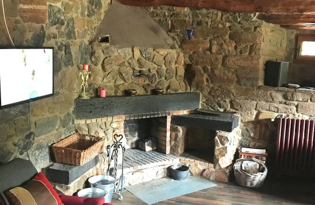 Light of Babia. Rural house full rent at the foot of Peña Ubiña.