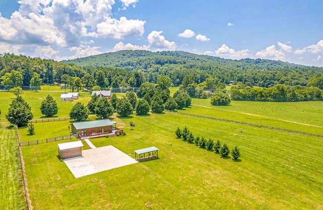 "Lil Yellowstone" Adventurers retreat where flowing waters meet mnt valley views