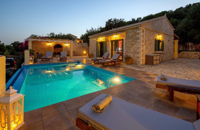 Lilac Lilium Artists villas.Ιδιωτική βίλα, με οικολογική πισίνα, εκπληκτική θέα.
